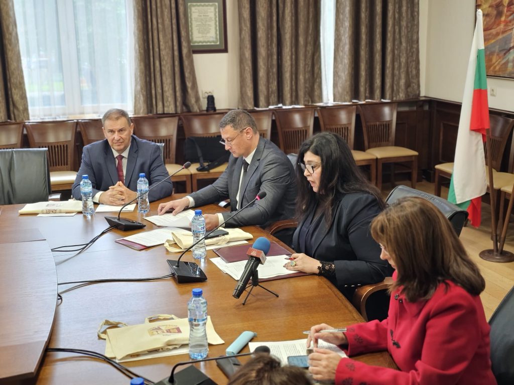 Емил Радев на форум в ИУ – Варна: Без подготвени специалисти няма отговорна дигитална трансформация